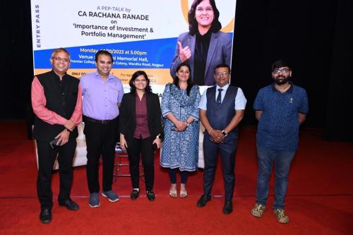 CA-Rachana-Ranade-with-Shri-Amit-Yenurkar-Secretary-AIMS-Nagpur